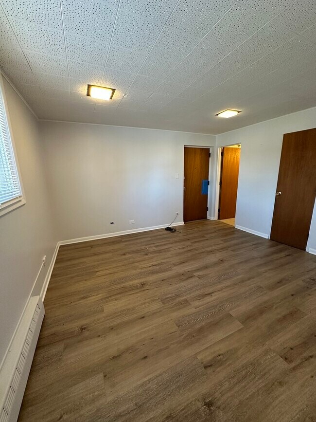 Building Photo - 3400 Main St