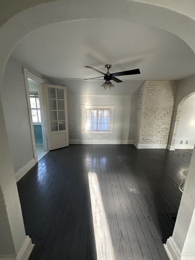 Dinning Room - 316 W Sycamore St