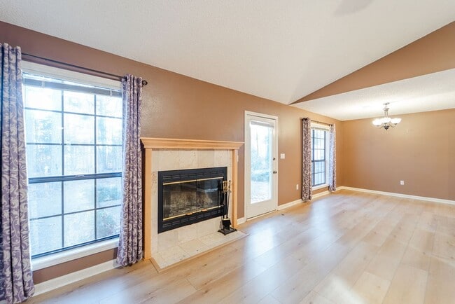 Building Photo - Charming 3 bedroom, 2 bath home that has been updated and is ready to be called home! This home h...