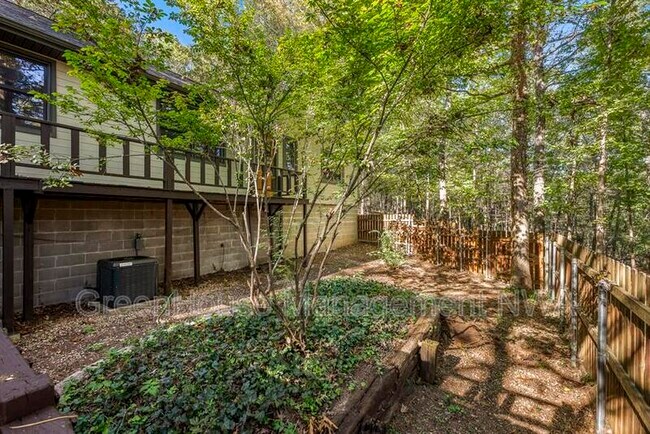 Building Photo - 8984 Falls Hollow Rd