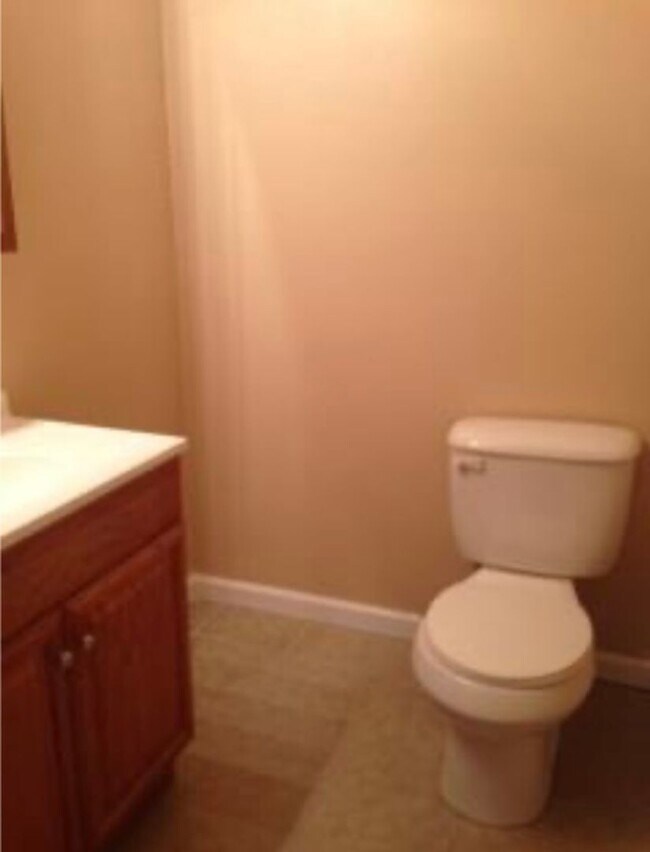 Building Photo - Charming 2 Bdrm/1.5 Bath Townhouse in South Hills