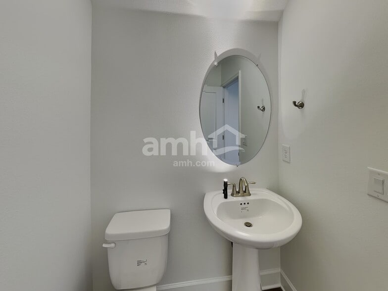 Building Photo - 16421 Cheyanne Ct