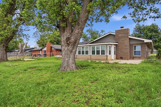 Building Photo - 3717 N Eagle Ln