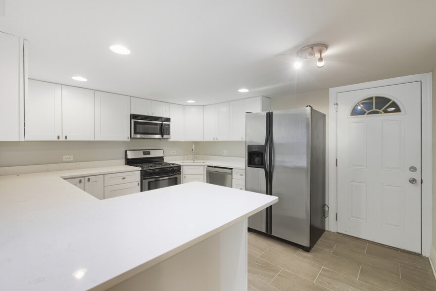 Building Photo - 5611 N Glenwood Ave