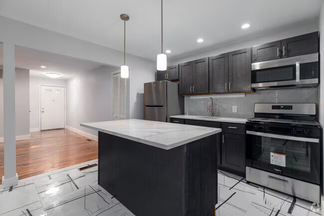 Building Photo - 1913 Country Ln