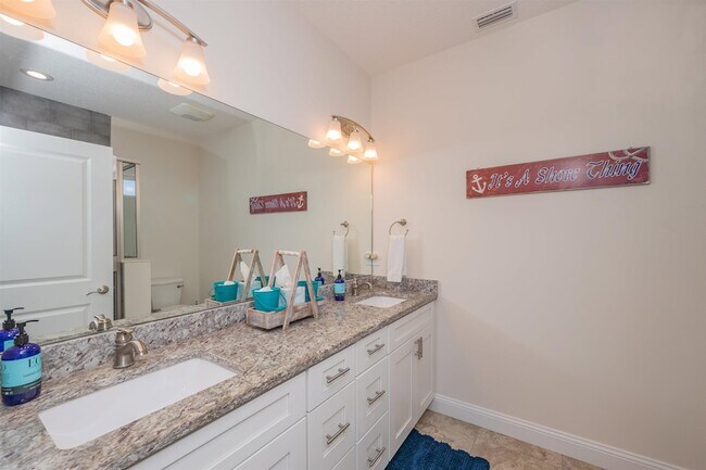 Building Photo - 6832 Middleton Ave