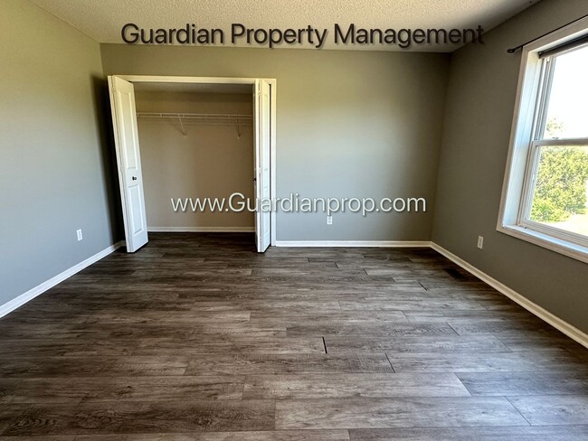 Building Photo - Brooklyn Park Single Family Home, Dishwash...