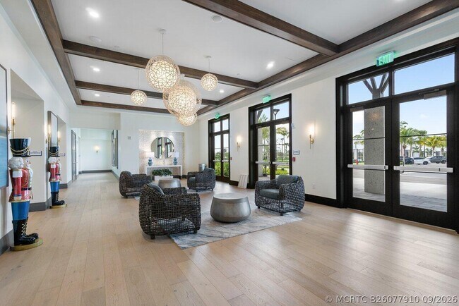 Building Photo - 16310 Oakview Dr