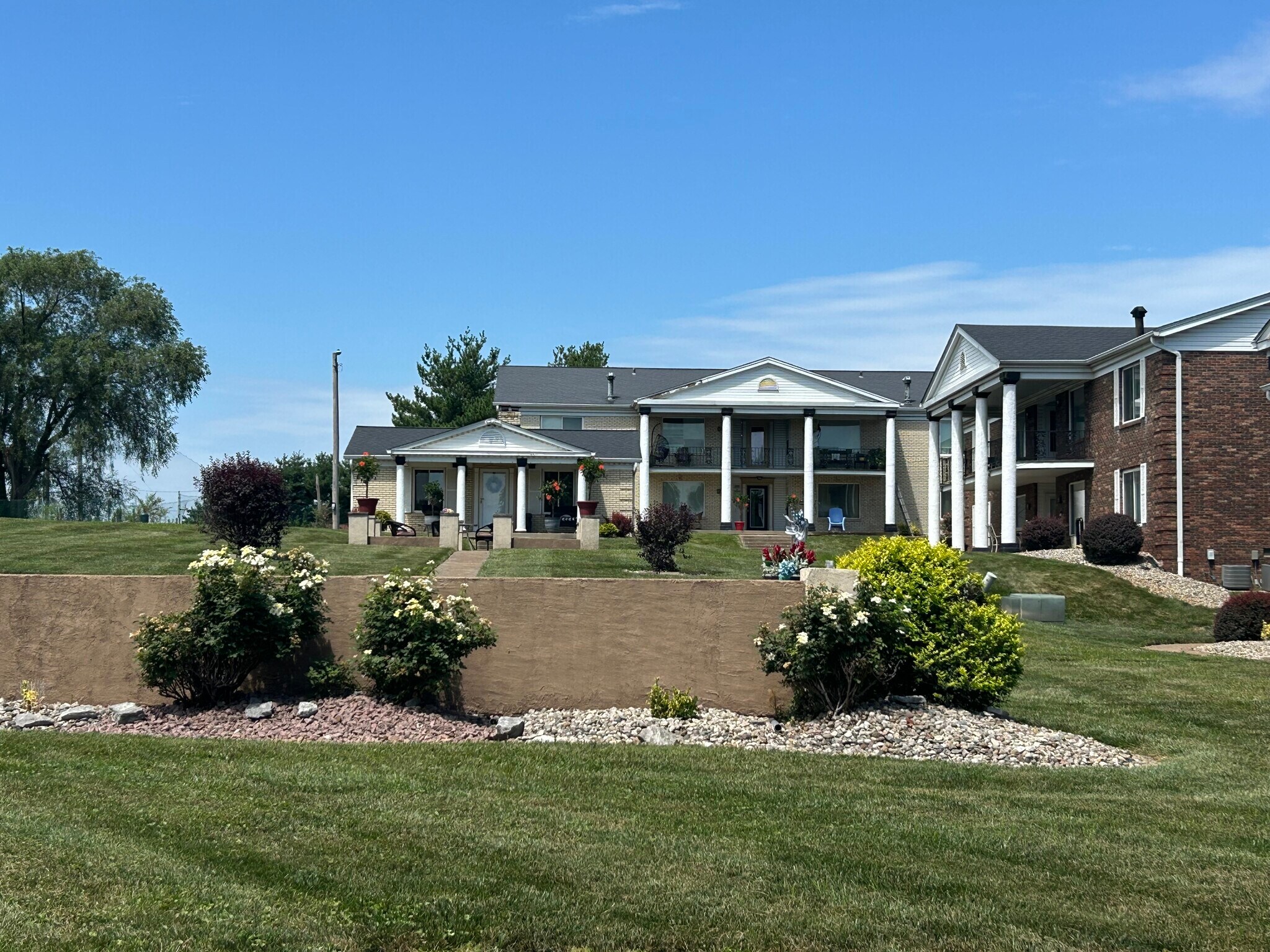 Building Photo - 223 Anderson Ln