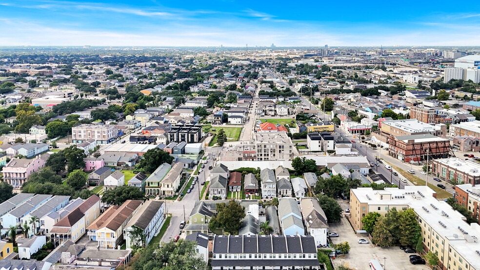 Building Photo - 1836 Baronne St