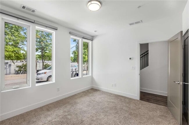 Building Photo - 1225 Chelsea Cir NW