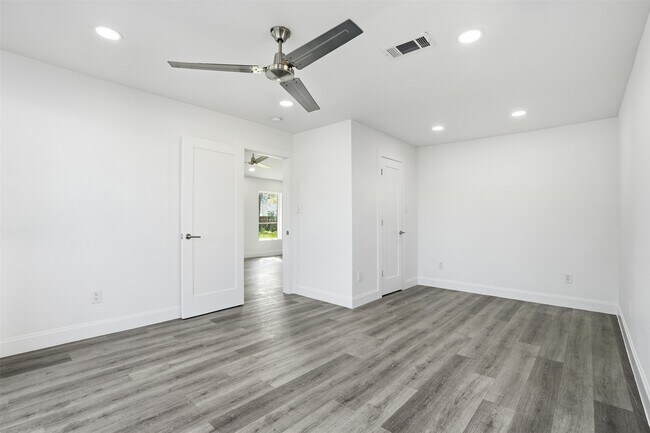 Building Photo - 4929 Creekmont Dr