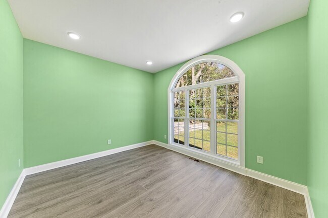 Building Photo - 601 Joyce Ave