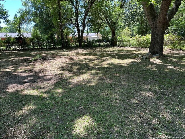 Building Photo - 4909 Walnut Dr