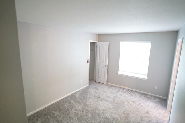 Building Photo - 381 Tynan Dr