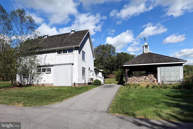 Building Photo - 375 Pineville Rd