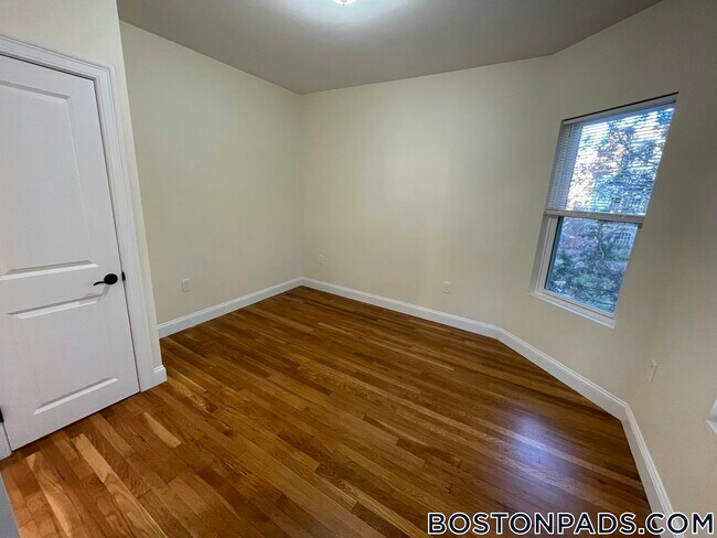 Building Photo - 28 A Cherry St
