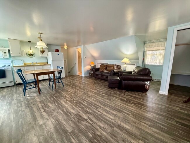 Building Photo - 176 Pocono Rd