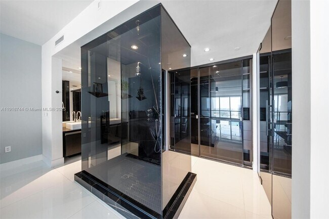 Building Photo - 1040 Biscayne Blvd