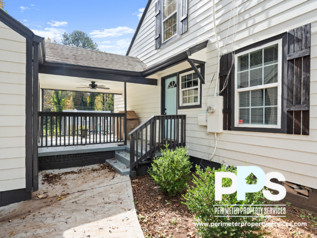 Building Photo - 1527 Mayflower Ave SW