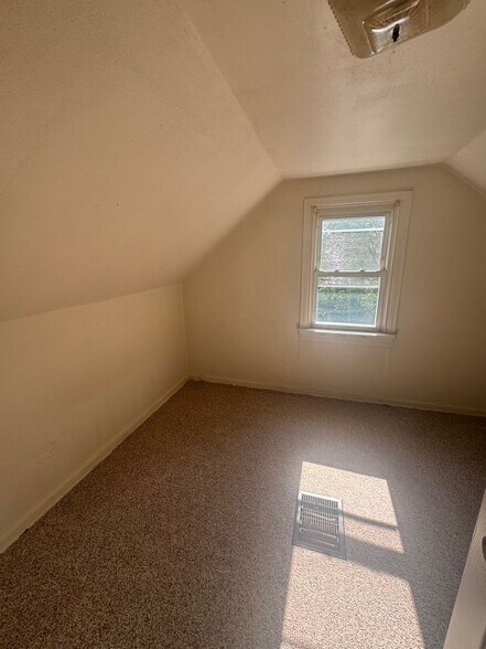 Building Photo - 237 Collins Dr