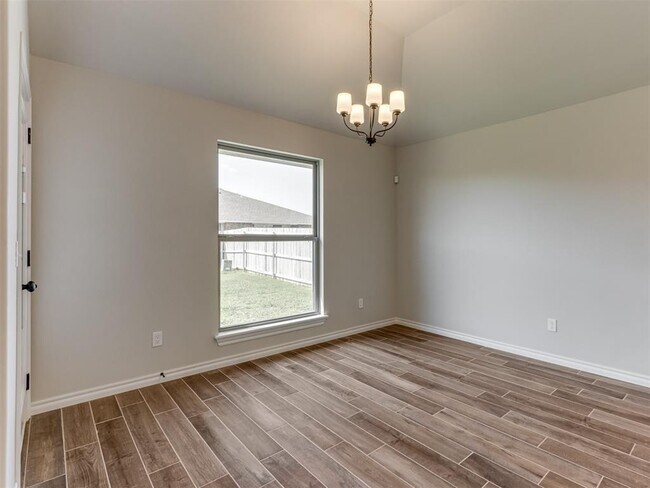 Building Photo - 644 Laurel Grv