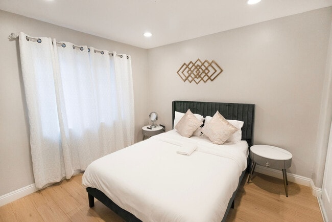 Building Photo - 8354 Adams St