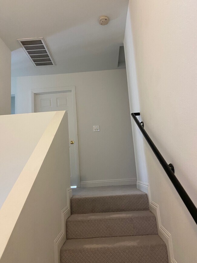 Building Photo - 291 E 46th St