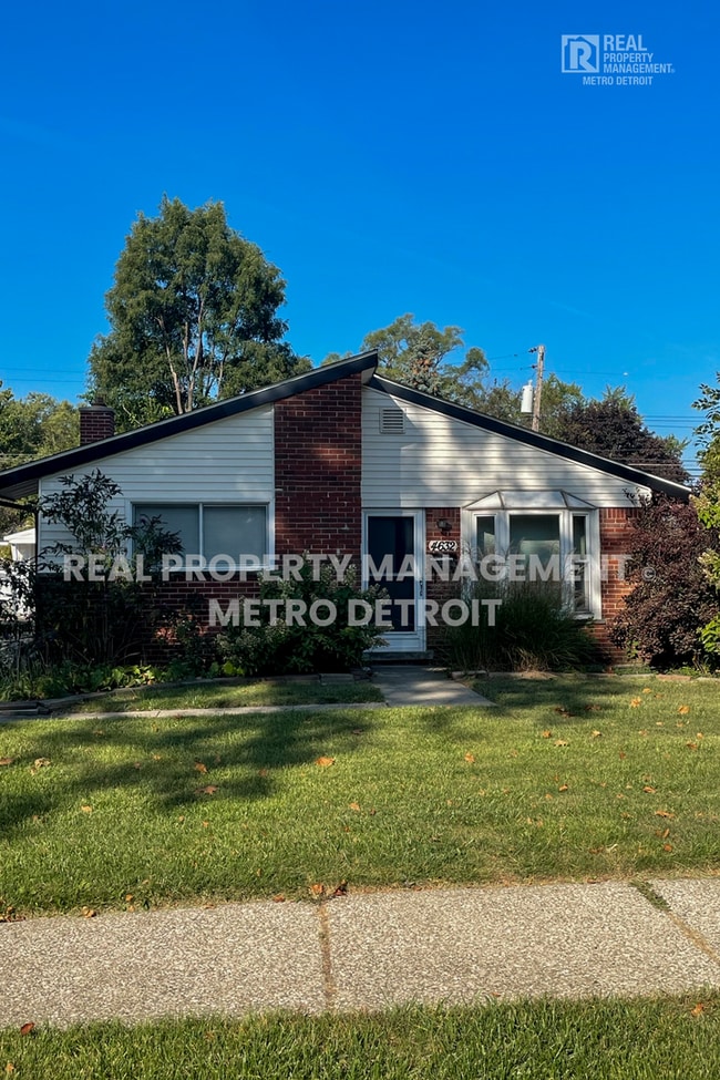 Building Photo - 4632 Monroe St