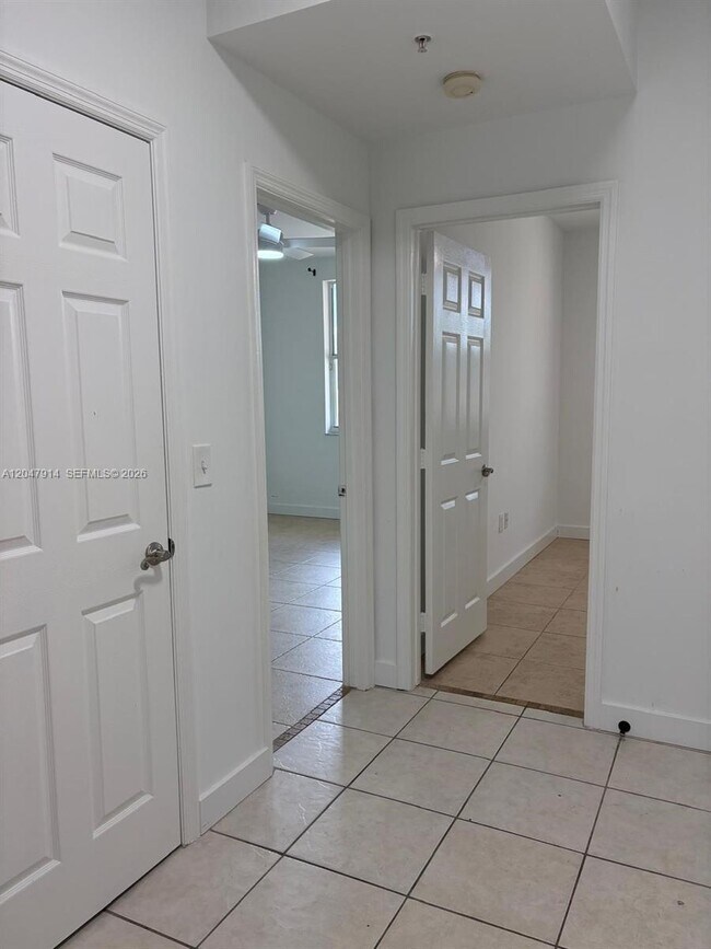 Building Photo - 2080 Greenview Shores Blvd