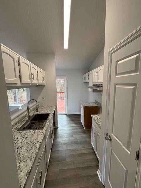 Building Photo - 728 Fox Valley Dr