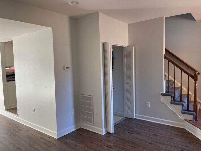 Building Photo - 2224 Hamway Dr