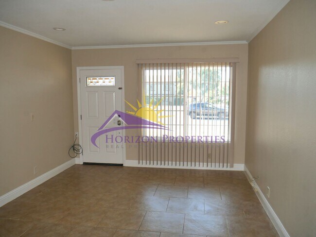 Building Photo - 5566-5568 Hillsdale Blvd
