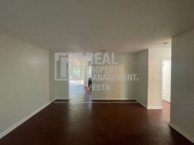 Building Photo - 1427 Royalwyn Dr