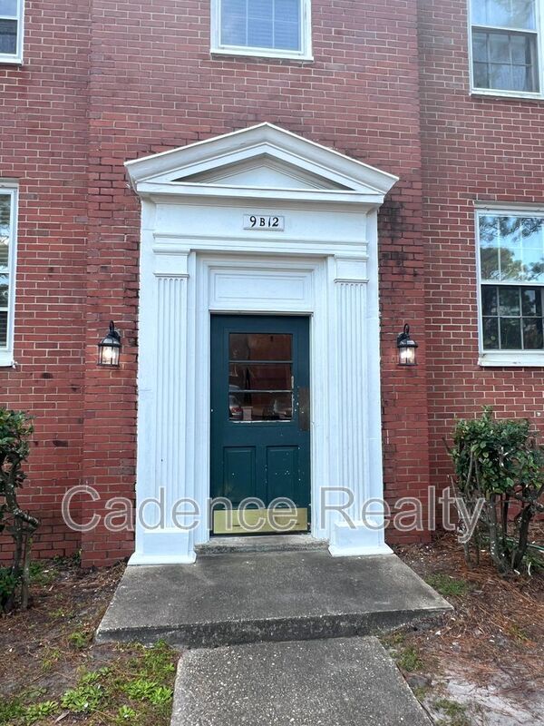 Building Photo - 2940 Oleander Dr