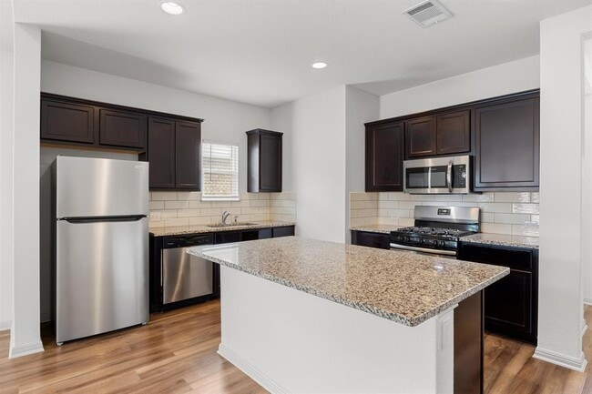 Building Photo - 356 Shiner Ln