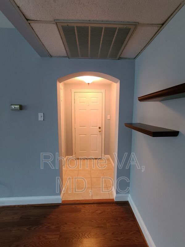 Building Photo - 1805 Key Blvd
