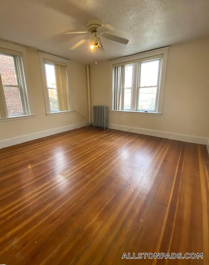 Building Photo - 11 Barrows St