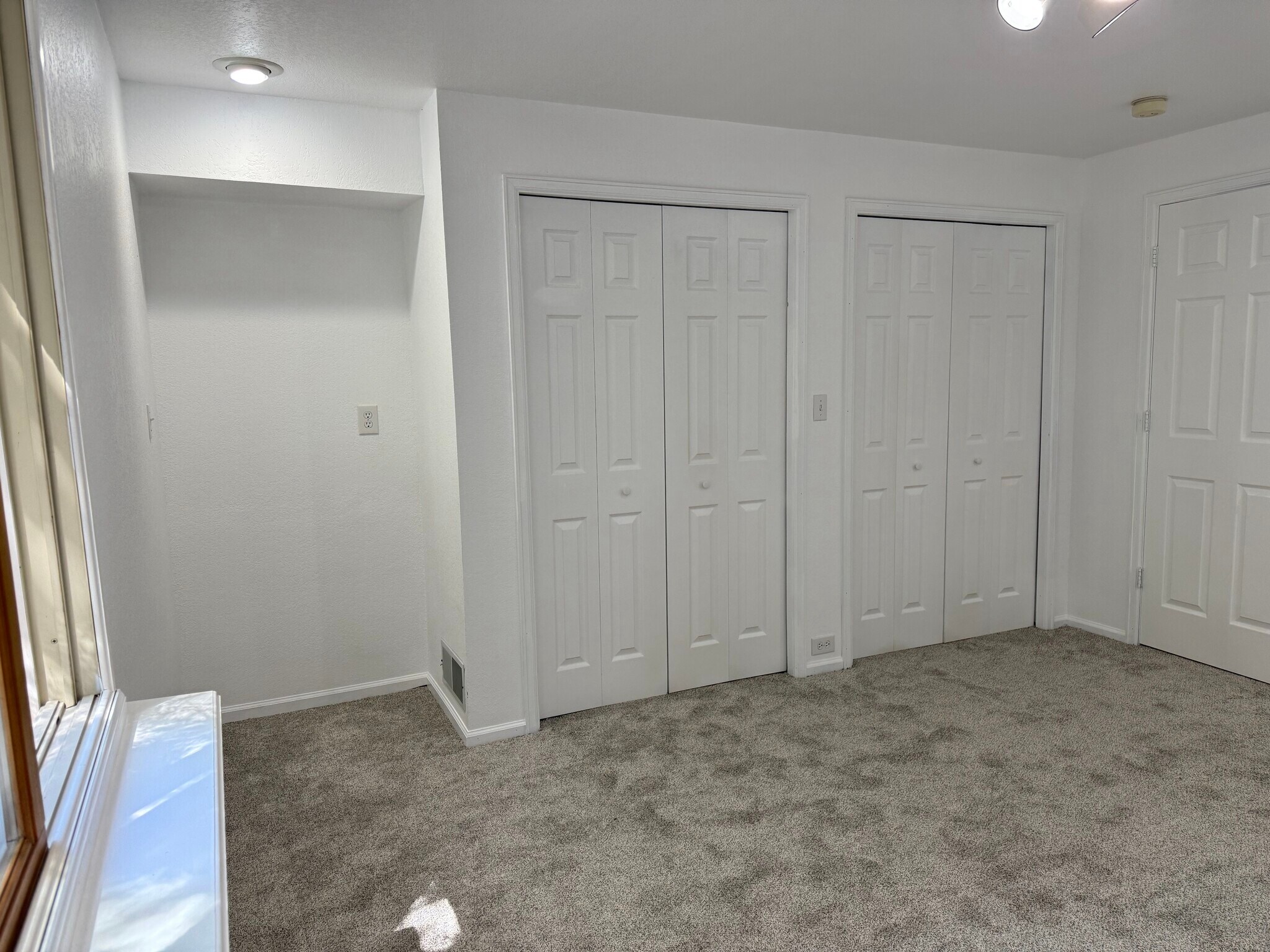 Building Photo - 2570 Paintbrush Ln