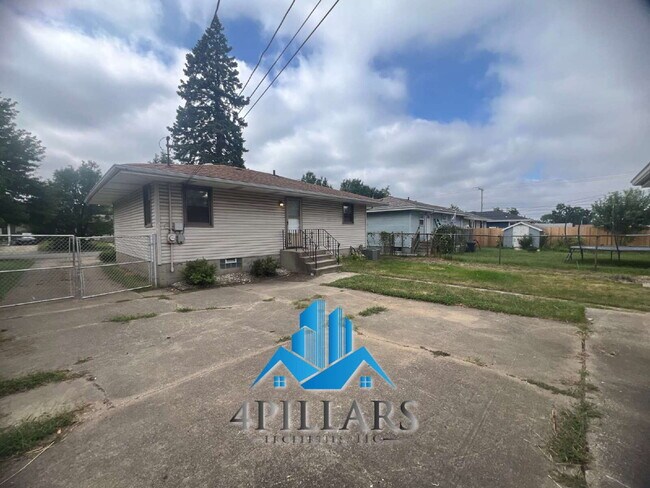 Building Photo - "Charming 3-Bedroom Haven with Finished Basement & Gleaming Hardwood Floors in Hammond!"