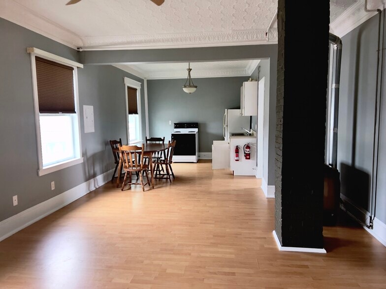 Building Photo - 15 Park Cir