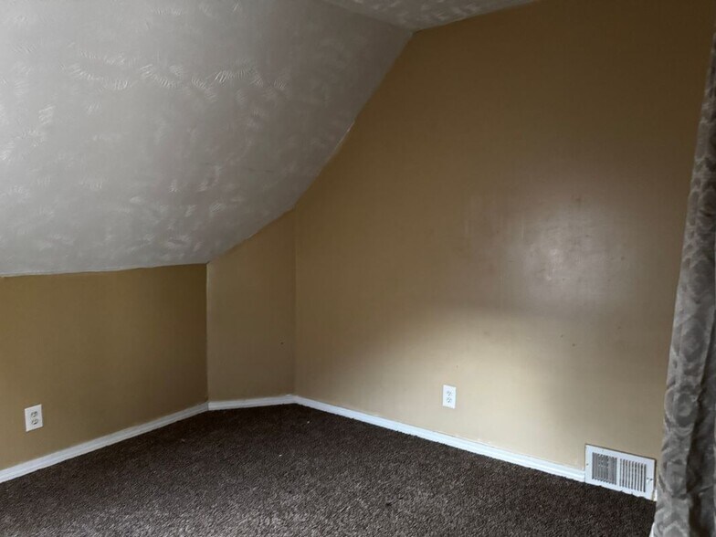 Building Photo - 19164 Westphalia St