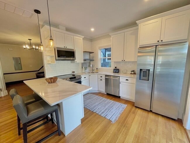 Building Photo - 102 Thurston St