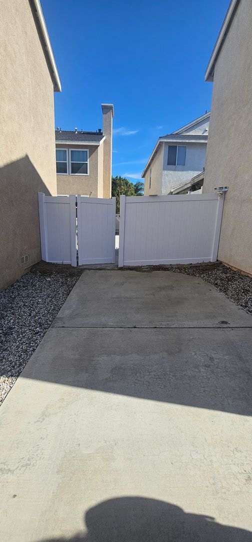 Building Photo - ADU- Studio- Upstairs- Newly Remodeled- Ready To Move In Now