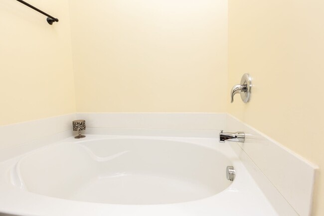 Building Photo - 3 Bedroom 2.5 Bath Townhouse in Grand Oaks...
