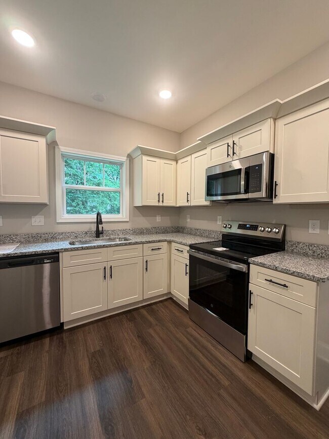 Building Photo - 1711 Golf Club Ln NW