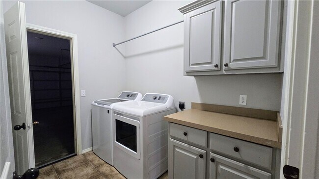 Building Photo - 36 Westbury Dr