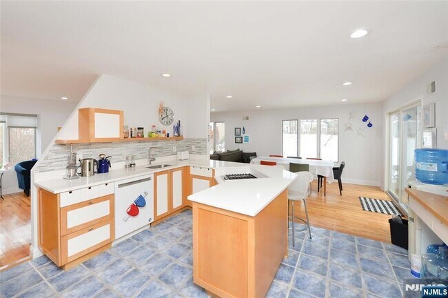 Building Photo - 16 Gurney Terrace