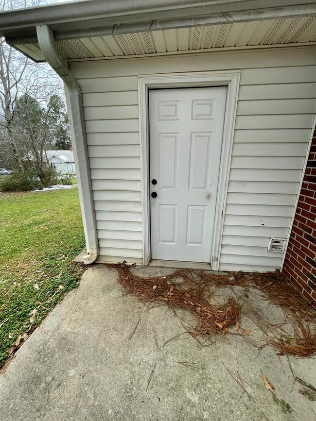 Building Photo - Lovely 2 bedroom 1.5 Bath  Townhome in Cit...