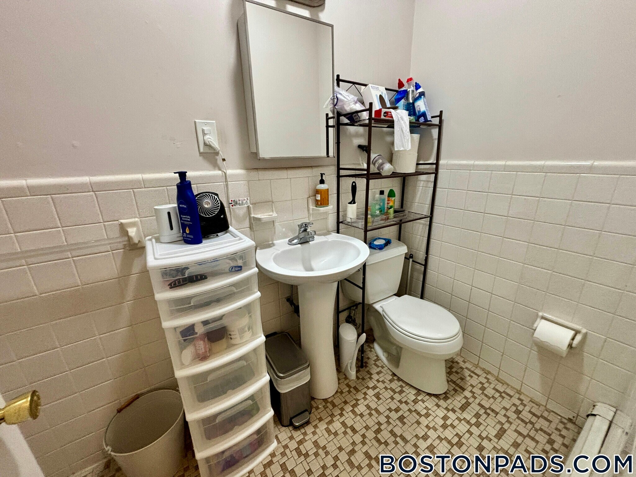 Building Photo - 2 Greenwood Terrace